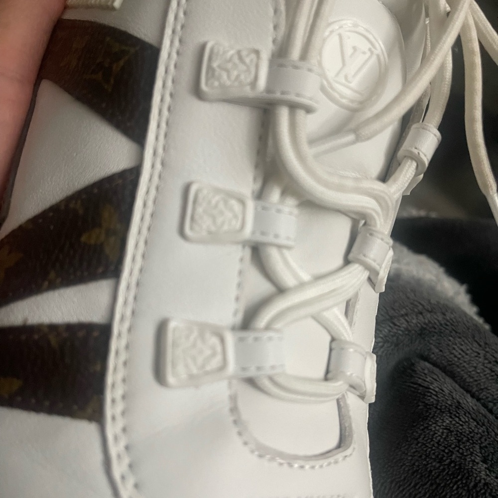 Louis Vuitton mens LV
Sneakerina White Low Top size 38(8) - Picture 12 of 14